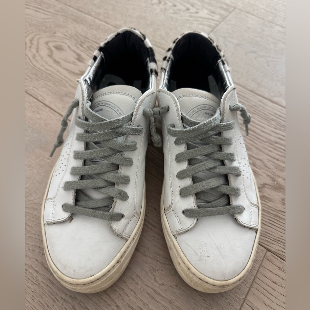 P448 John sneaker -zebra fur print on back 
Woman’s size 37 (7)